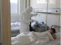 Пациент и врач в китайской больнице