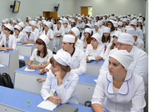 Студентов-медиков хотят привлечь к борьбе с коронавирусом в Украине