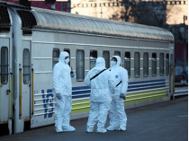 На вокзале в Киеве заблокировали поезд из Риги: что произошло (фото, видео)