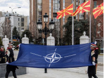 Флаг НАТО в Скопье