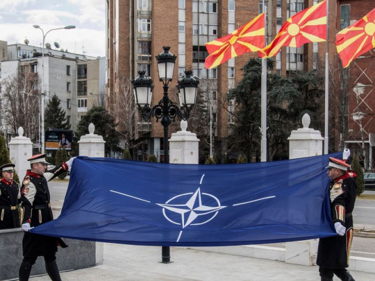 Флаг НАТО в Скопье