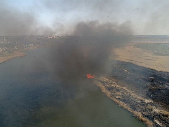 пожар на берегу реки Ингул в Николаеве