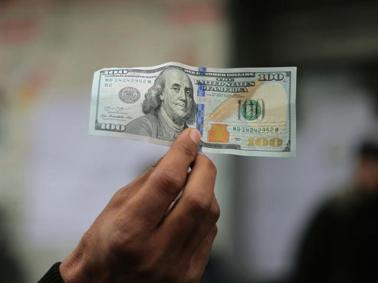 Доллар на карантине: НБУ еще больше снизил курс американской валюты на 8 апреля