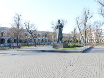 Памятник Сковороде в Киеве