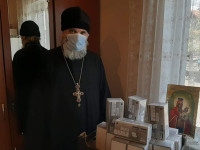 Митрополита УПЦ спасают от коронавируса в Александровской больнице Киева