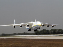 Самолет Ан-225 «Мрія» доставил в Украину груз для борьбы с коронавирусом: впечатляющее видео