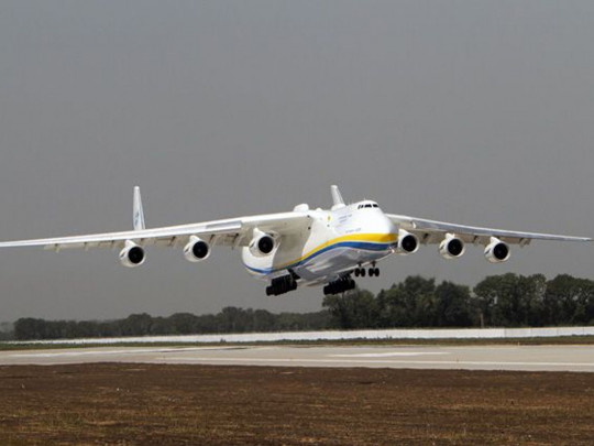 Самолет Ан-225 «Мрія» доставил в Украину груз для борьбы с коронавирусом: впечатляющее видео