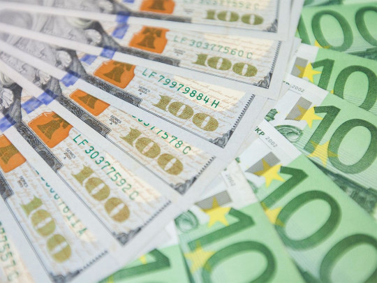 Доллар продолжает падение: курсы НБУ на 29 апреля