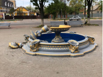 В Боярке девушка разрушила фонтан