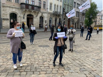 Были в масках и соблюдали дистанцию: во Львове оштрафовали протестующих против карантина