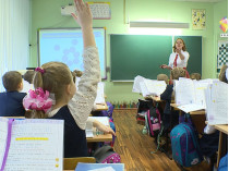 Учительница из Днепра поздравила школьников открыткой со Сталиным (фото)