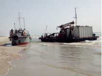 судно Гидрограф выбросило на мель под Одессой