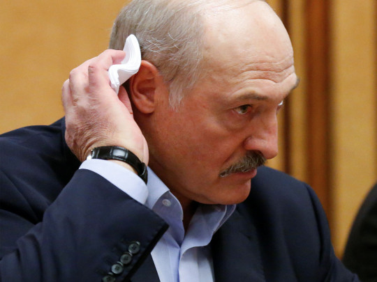Парад Победы в Минске пройдет без ветеранов на трибунах: Лукашенко решил перестраховаться