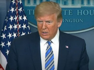 Трамп поссорился с журналистками, прервал брифинг и обвинил СМИ в заговоре против него (видео)