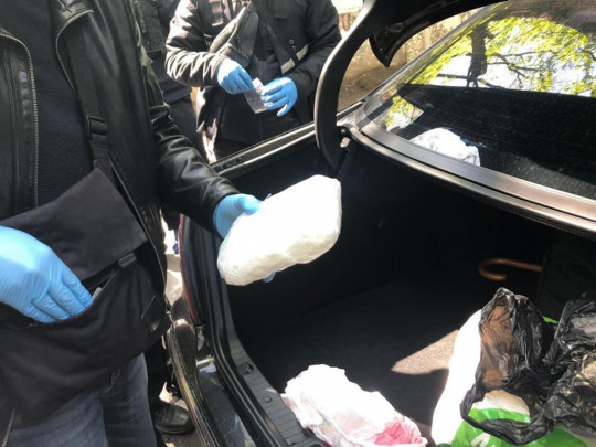 Вез полкило кокаина: в Киеве задержали наркодилера (фото)