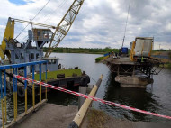 Грузовик достали из воды спустя 4 дня после ЧП: обрушенный мост под Никополем сняли с высоты (фото, видео)