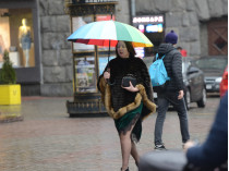 женщина с зонтиком 
