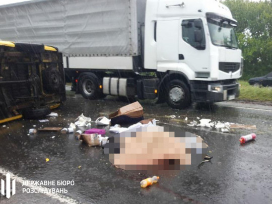 Полицейские попали в смертельную аварию на трассе Киев-Харьков: фото с места трагедии