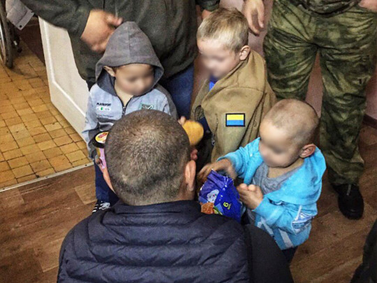 На Донбассе полиция и добровольцы полночи искали троих маленьких детей
