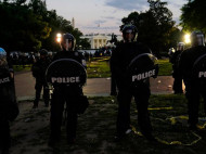 Дональд Трамп спрятался в подземном бункере во время массовых протестов у Белого дома