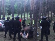 Напали на полицейских с палками и топором: под Харьковом задержана группа агрессивных "поселенцев" (фото)