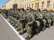 Ничего святого: во Львовской академии сухопутных войск на питании курсантов украли миллионы