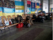 волонтерский пост на вокзале Николаева
