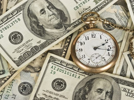 доллары и часы