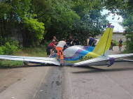 В Одессе упал самолет: первые детали происшествия (фото, видео)