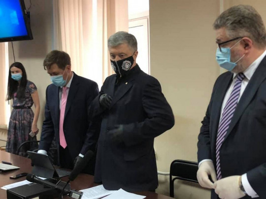 Суд не стал избирать меру пресечения Порошенко