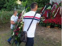венок на могилу отца Порошенко