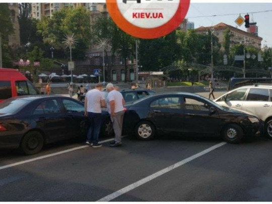Масштабное ДТП на Крещатике: центр Киева замер в пробках