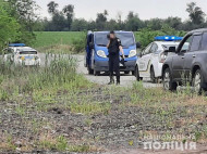 Затолкали в машину и вывезли в поле: в Кривом Роге средь бела дня похитили мужчину (фото)