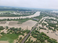 Вода повсюду: масштабы затоплений в Ивано-Франковской области сняли с воздуха (фото, видео)