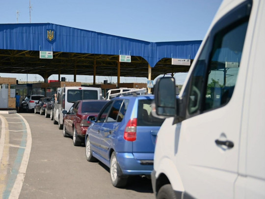 В очереди&nbsp;— сотни автомобилей: в сети показали, что происходит на украинско-венгерской границе (видео) 