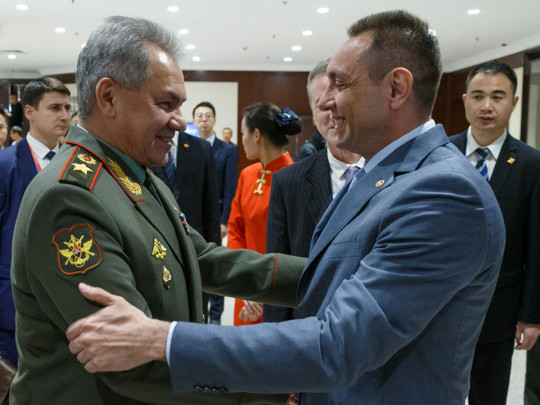 Александр Вулин с министром обороны РФ Сергеем Шойгу