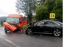 В аварии микроавтобуса на Львовщине пострадали 11 человек: первые подробности и фото с места ЧП