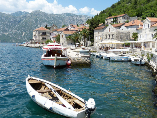 Открывшуюся для украинцев Черногорию внесли в «красный» список стран: что важно знать туристам