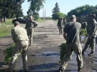 "Зеленский здесь вообще ни при чем": военные объяснили, зачем вычерпывали лужи бутылками