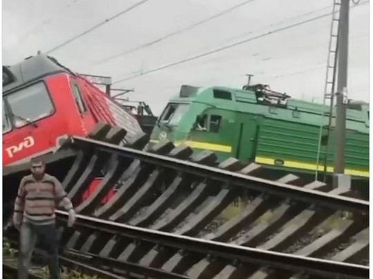 В Санкт-Петербурге столкнулись два поезда