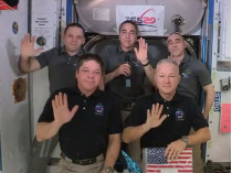 Члены экспедиции на МКС и американские астронавты