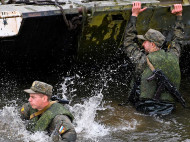 В России во время военных учений обрушился мост, есть пострадавшие 