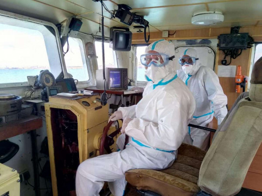 В порту под Одессой на иностранном судне у половины экипажа диагностировали коронавирус (фото)