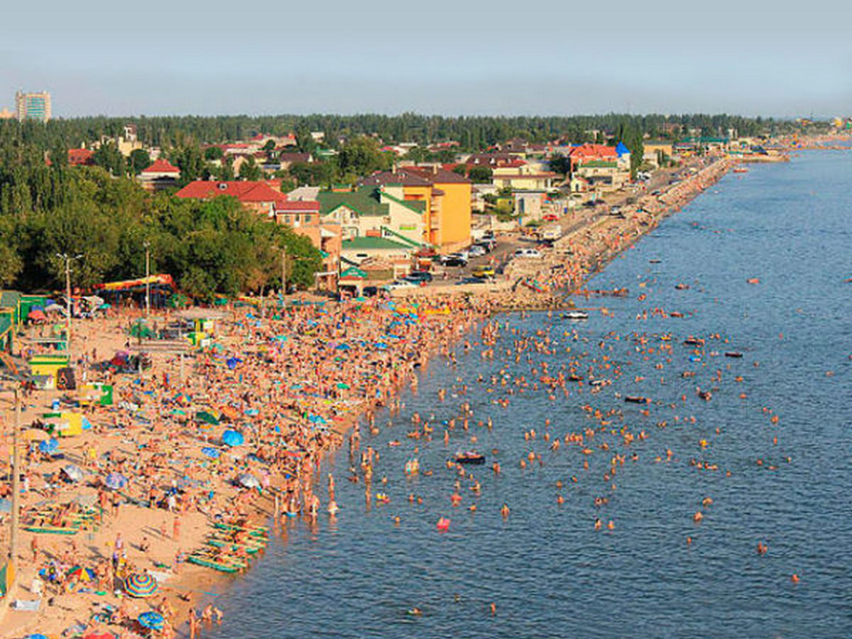 Бердянск море недорого. Бердянск Азовское море пляж. Курорт Бердянск на Азовском море. Бердянск Курортный город. Бердянск набережная.