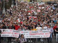 Колонна протестующих в Минске