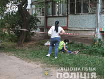 В Харькове мужчина сорвался с балкона 8-го этажа, когда за ним пришли полицейские: детали происшествия (фото, видео)