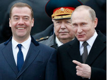 «О него можно публично вытирать ноги»: Медведева назвали возможным преемником Путина