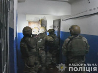 КОРД штурмовал квартиру неадеквата, угрожавшего устроить взрыв в 9-этажном доме в Рубежном (фото)
