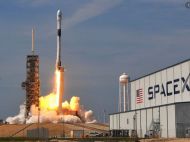 Компания Маска SpaceX выведет на орбиту 60 интернет-спутников (видео)