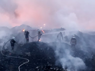 Полтаву из-за масштабного пожара на свалке накрыло смогом (фото, видео)